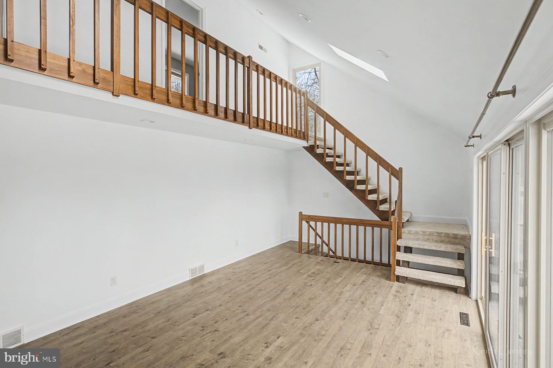 8 LAUREL
