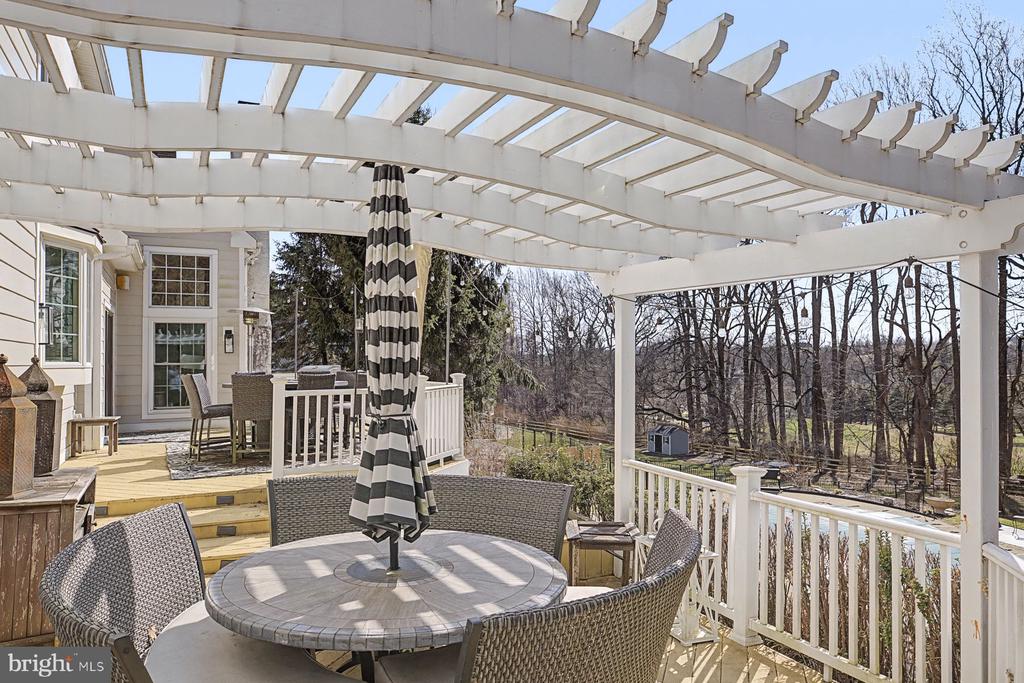 81 BARRINGTON LANE