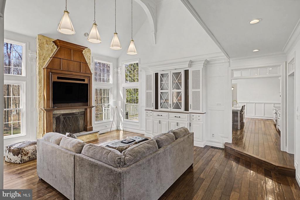 81 BARRINGTON LANE