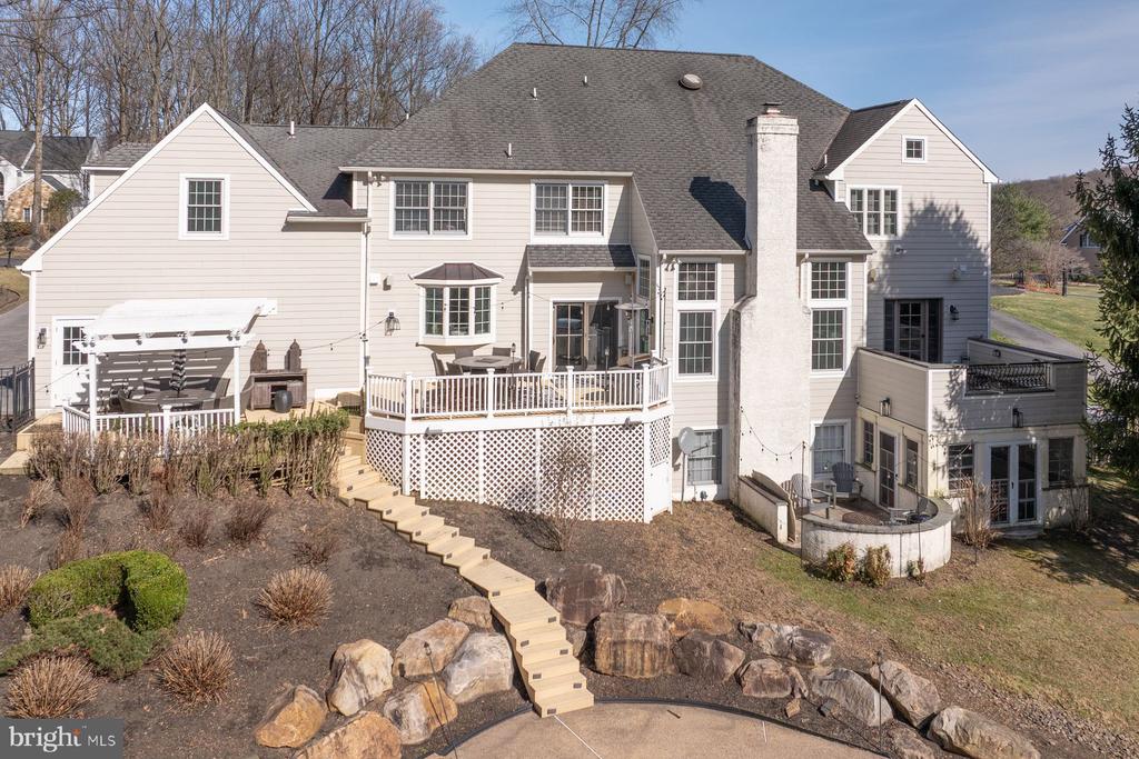 81 BARRINGTON LANE