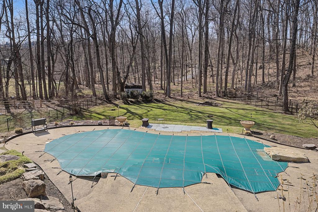 81 BARRINGTON LANE