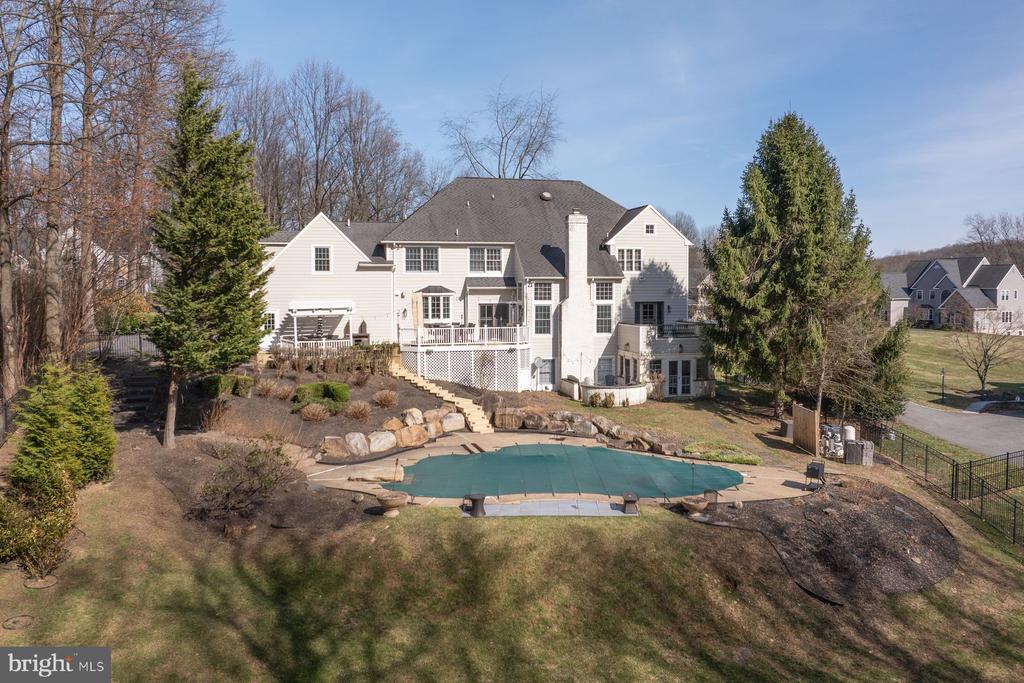 81 BARRINGTON LANE