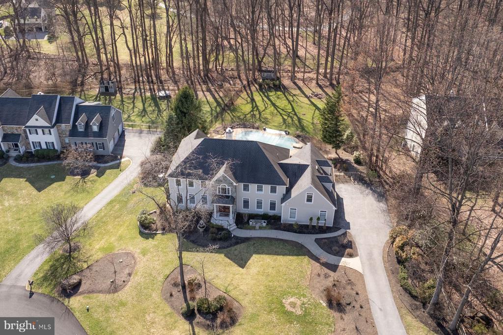 81 BARRINGTON LANE