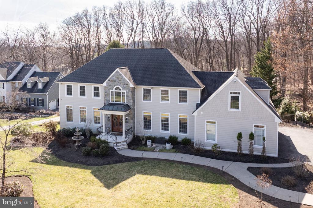 81 BARRINGTON LANE