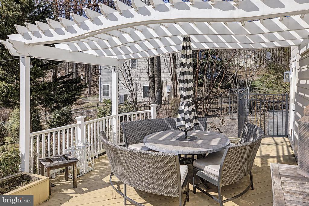 81 BARRINGTON LANE