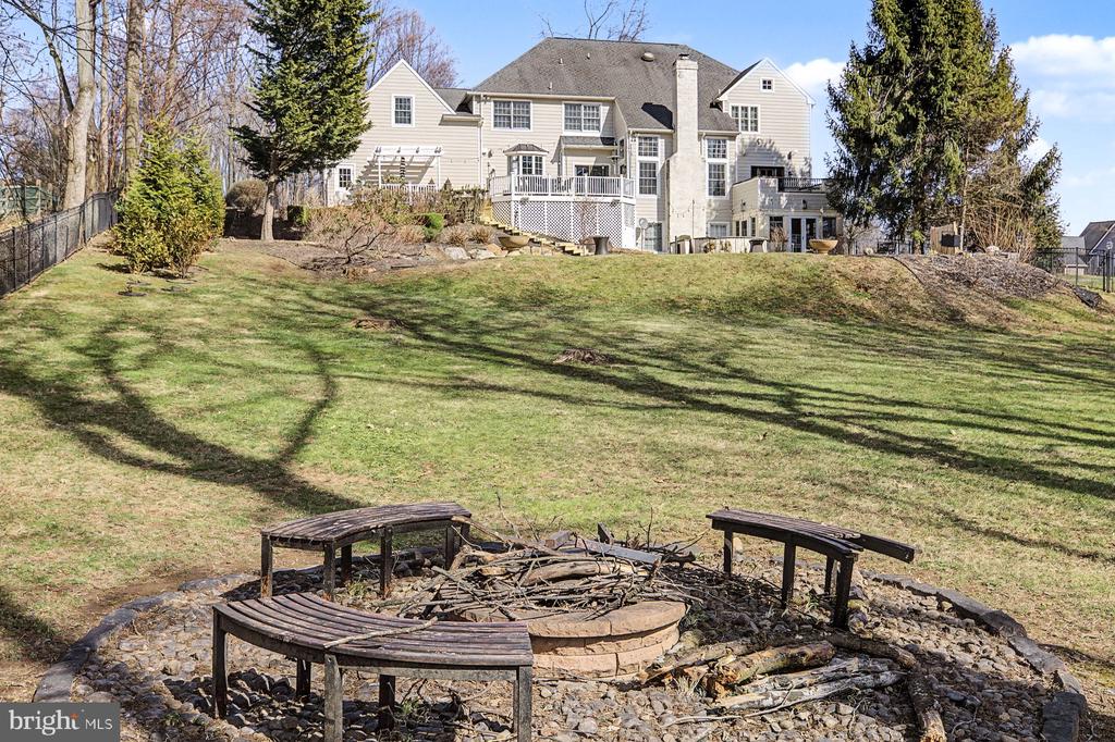 81 BARRINGTON LANE