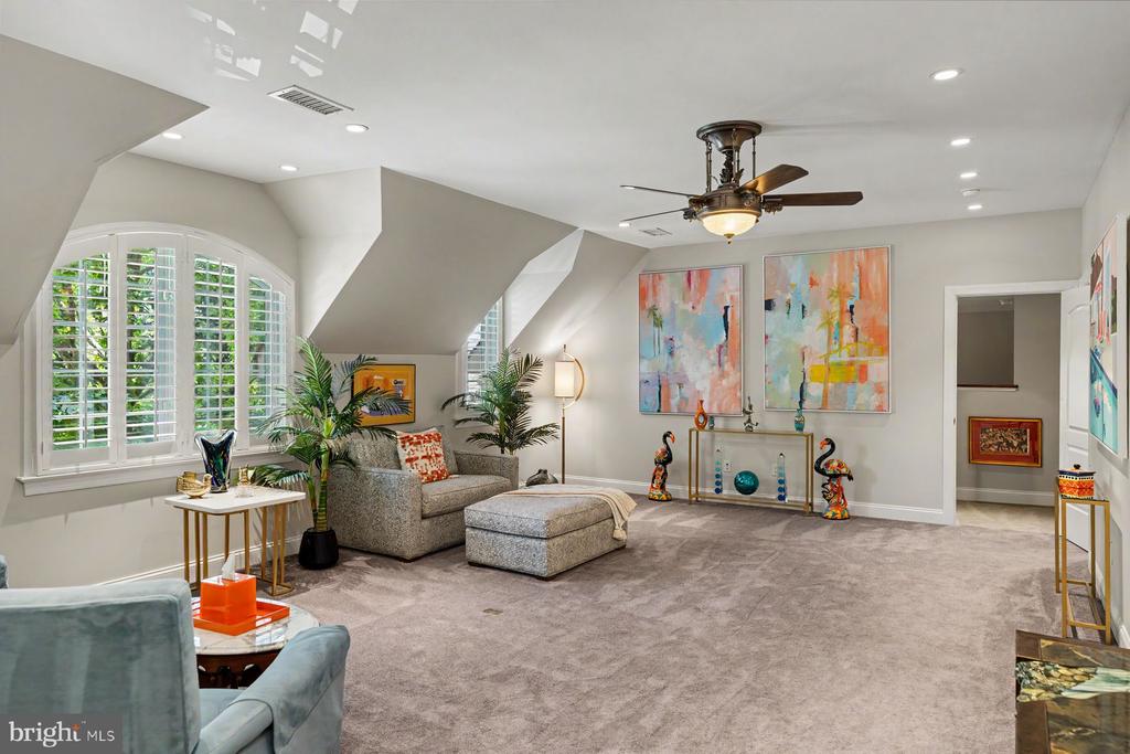 1255 Horseshoe Trail