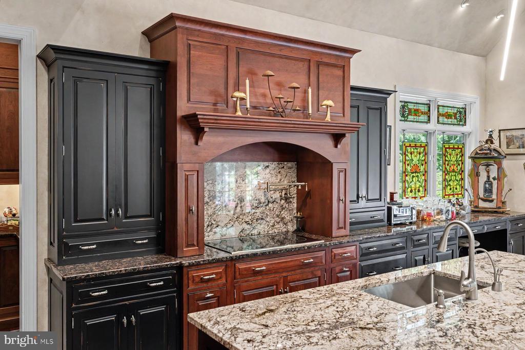 1255 Horseshoe Trail