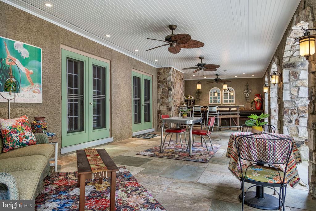1255 Horseshoe Trail