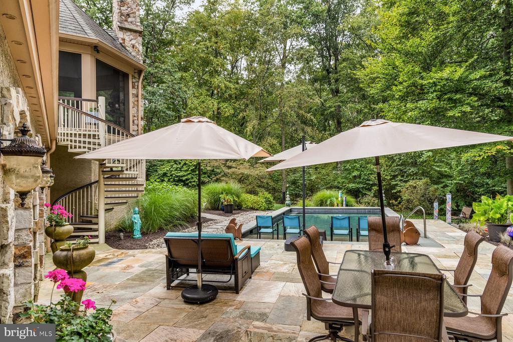 1255 Horseshoe Trail