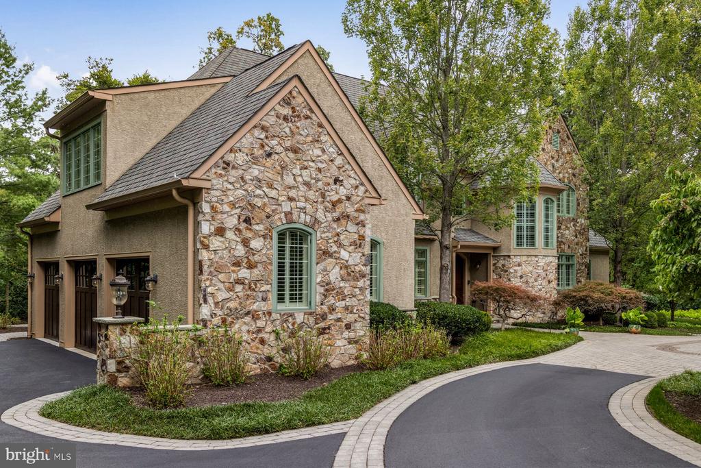 1255 Horseshoe Trail