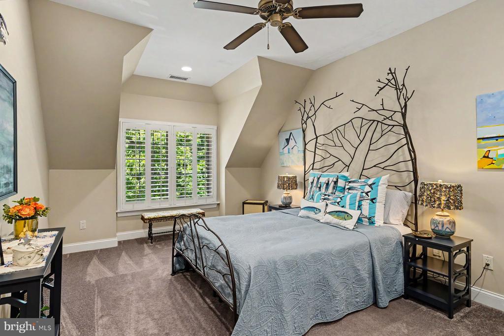 1255 Horseshoe Trail