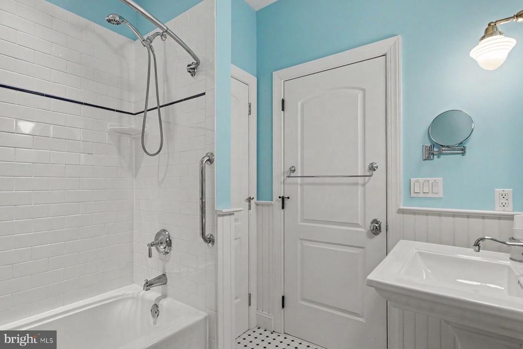1255 Horseshoe Trail