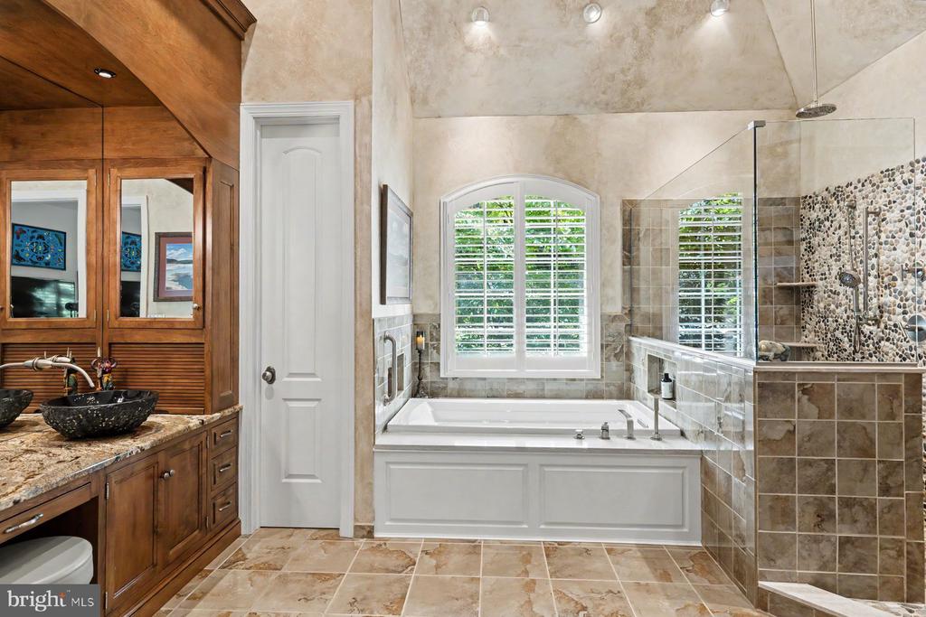 1255 Horseshoe Trail