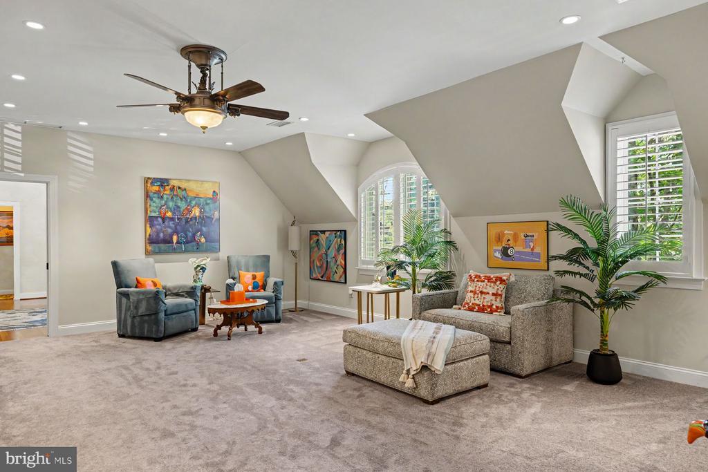 1255 Horseshoe Trail