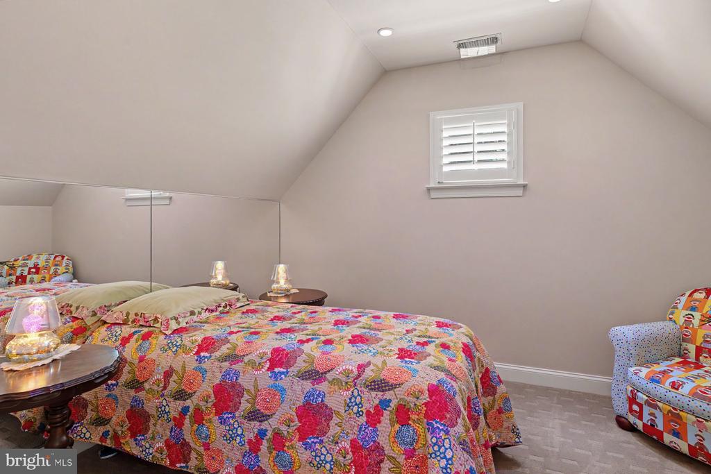 1255 Horseshoe Trail