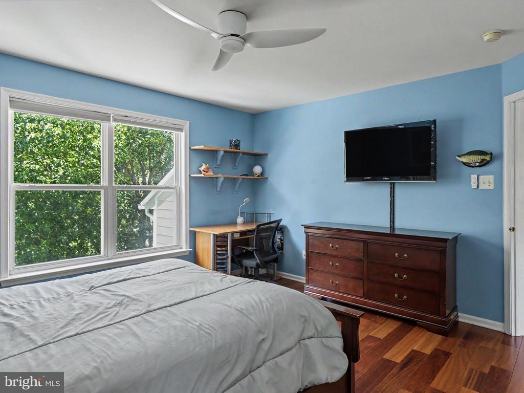 1021 MULBERRY STREET
