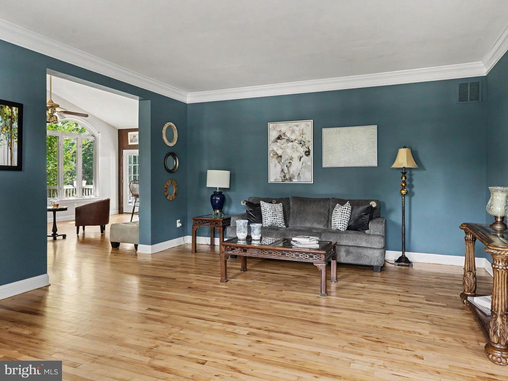 1021 MULBERRY STREET