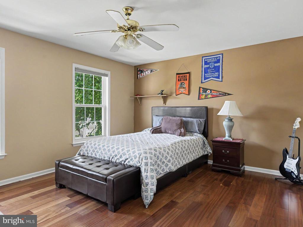 1021 MULBERRY STREET