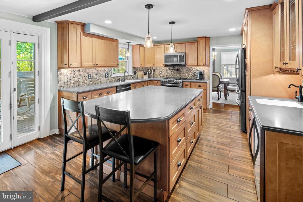 528 Ellis Rd