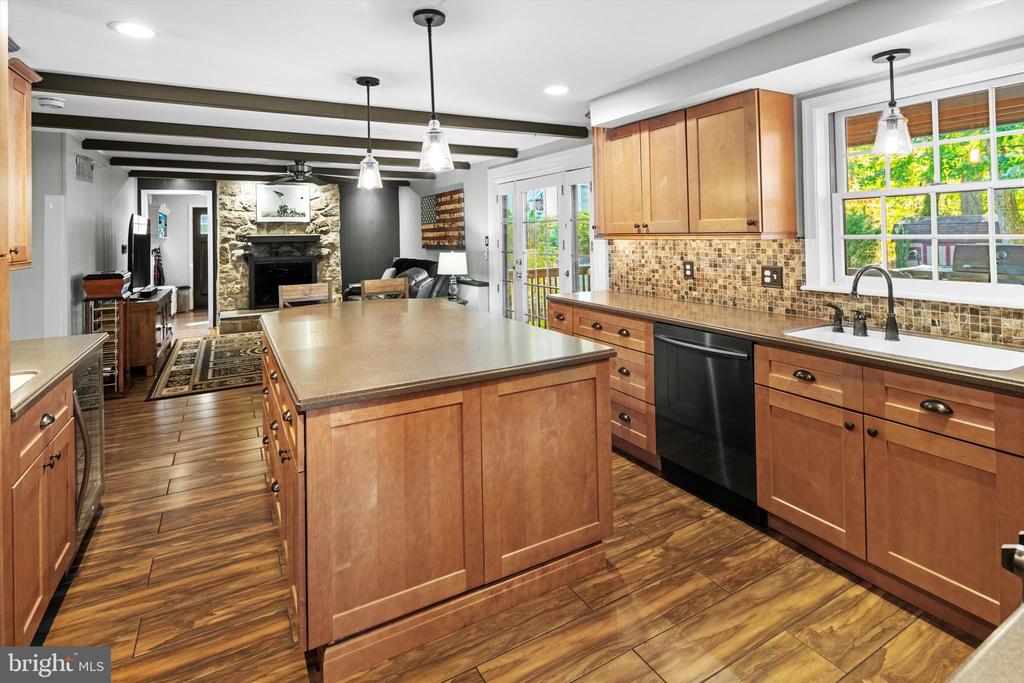 528 Ellis Rd