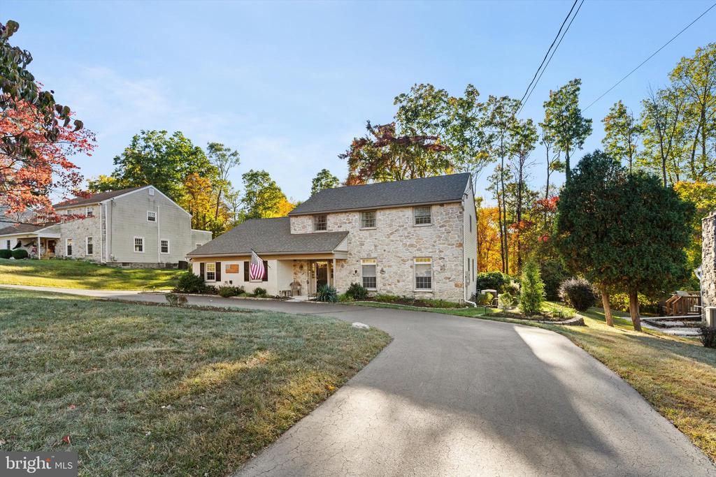 528 Ellis Rd