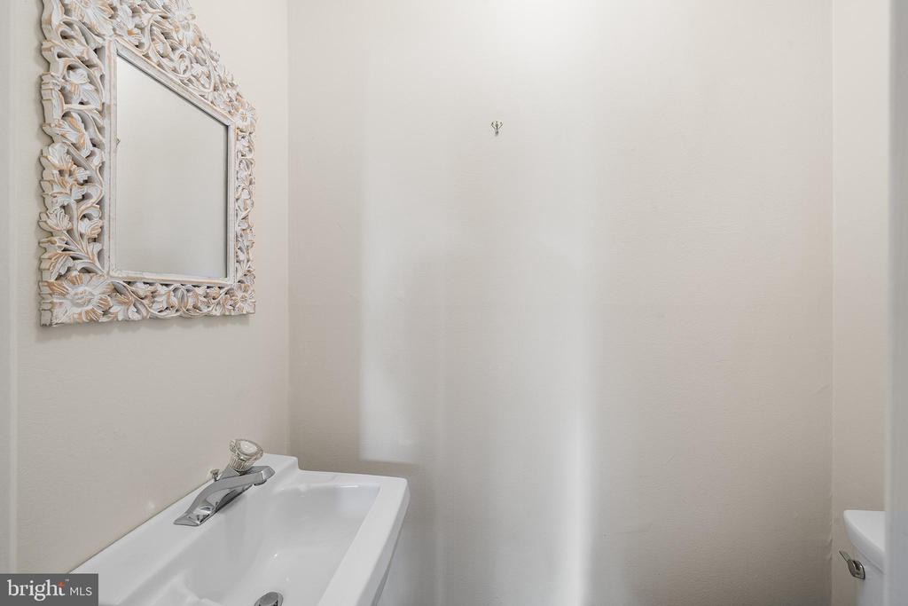 229 Bloomingdale Ave #1