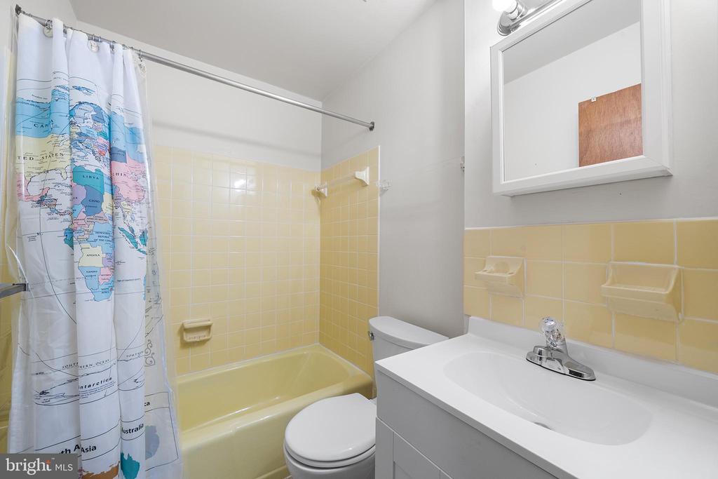 229 Bloomingdale Ave #1