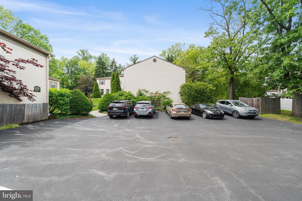 229 Bloomingdale Ave #1