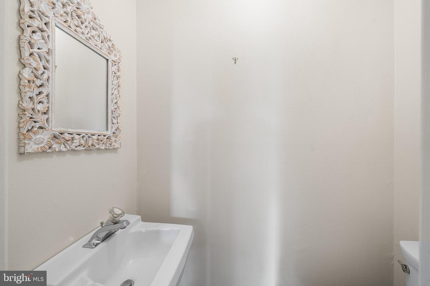 229 Bloomingdale Ave #1