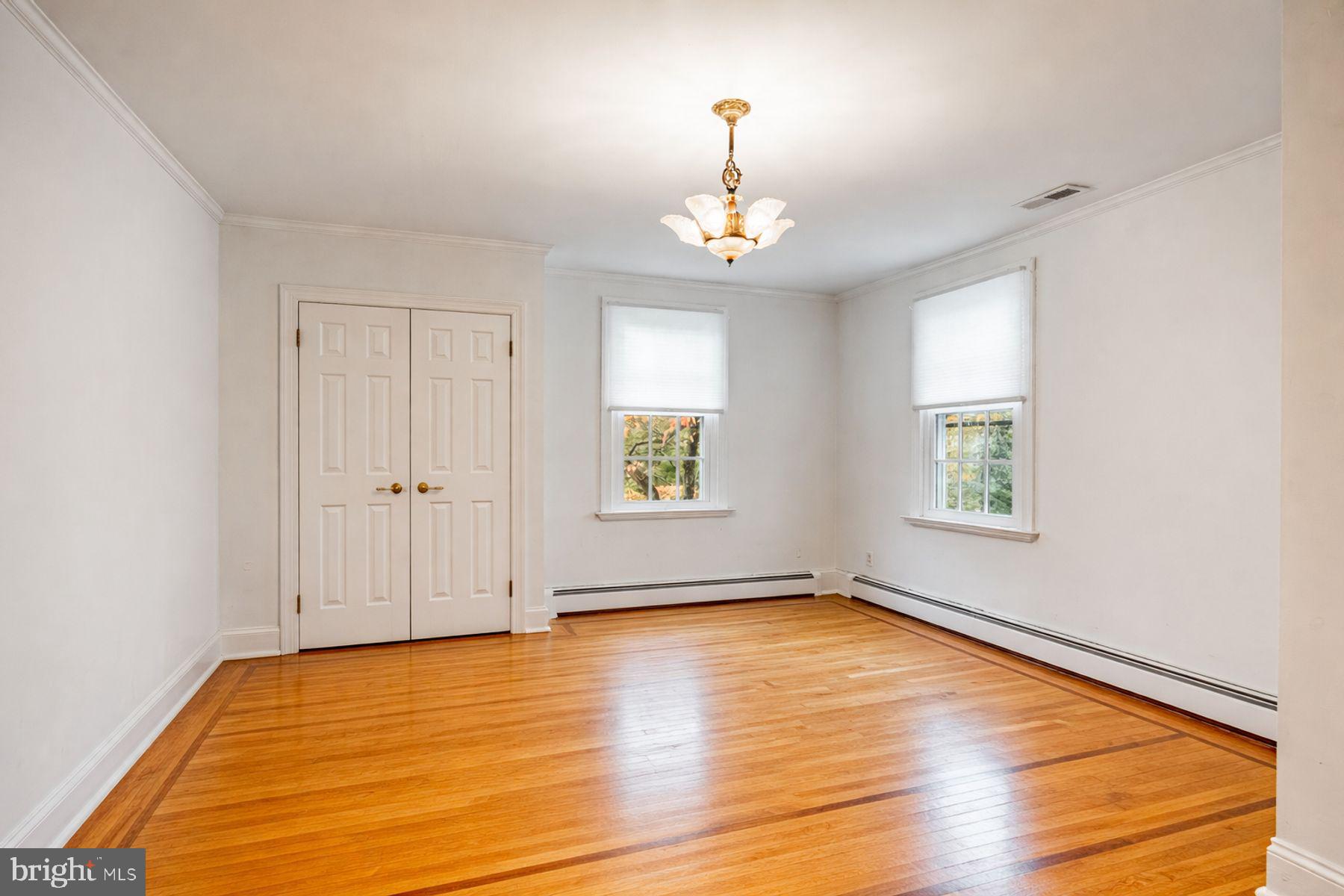 34 1/2 MARY JANE LANE