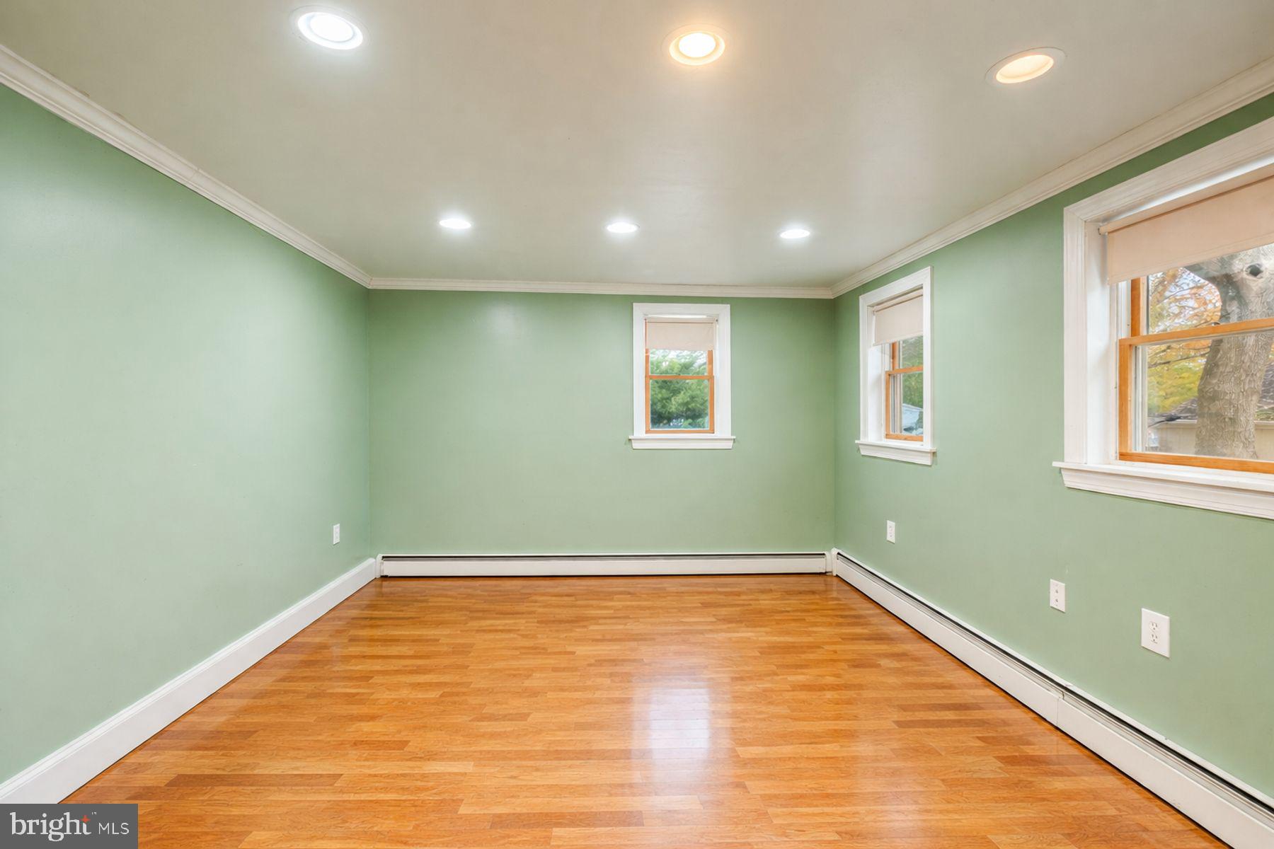 34 1/2 MARY JANE LANE