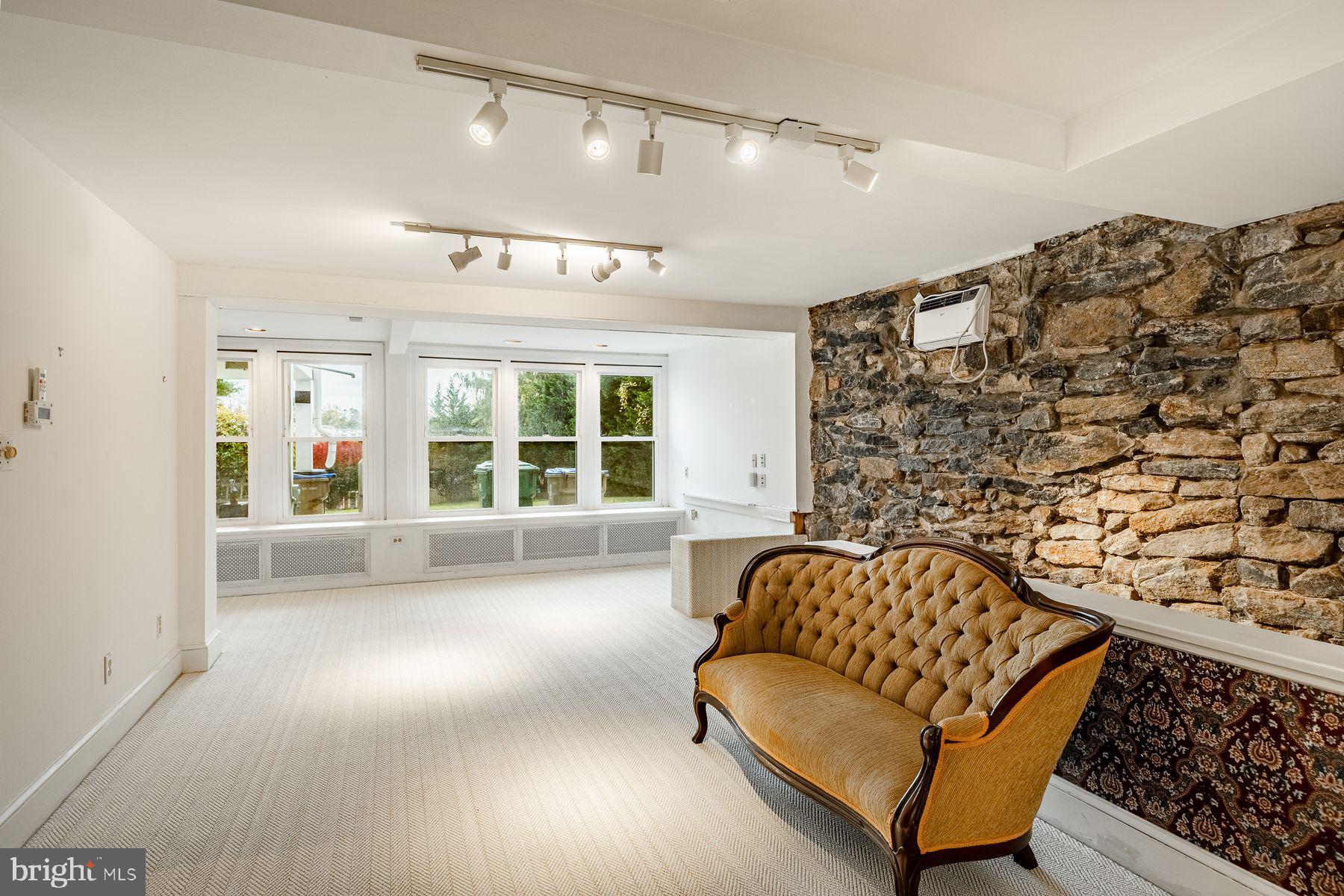 34 1/2 MARY JANE LANE