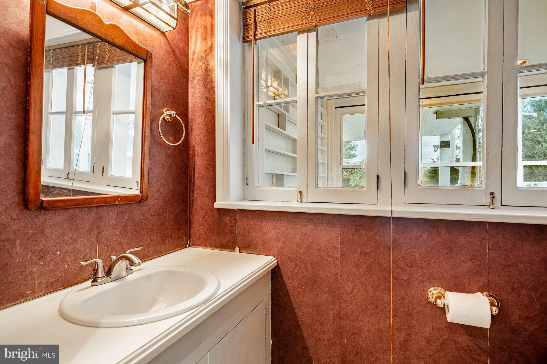 34 1/2 MARY JANE LANE