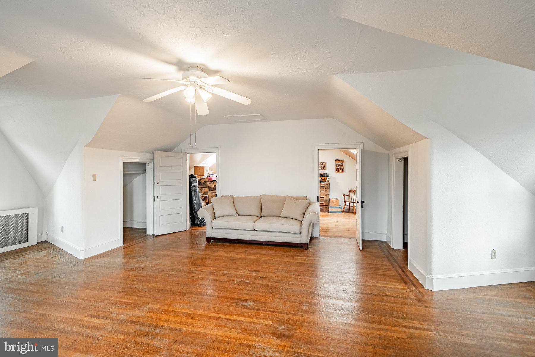 34 1/2 MARY JANE LANE