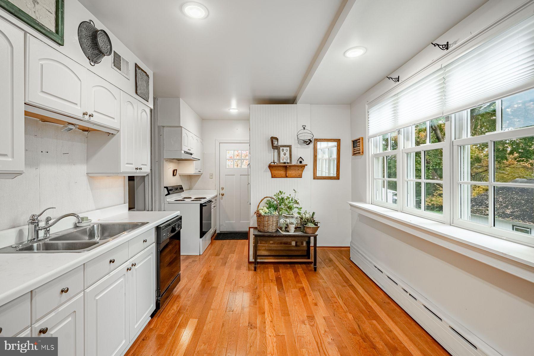 34 1/2 MARY JANE LANE