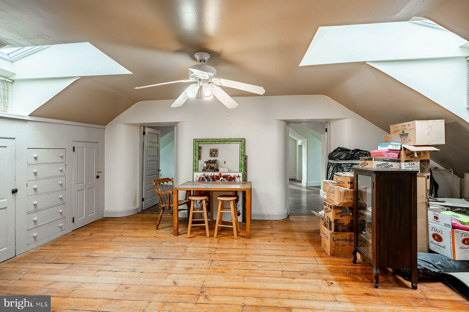 34 1/2 MARY JANE LANE