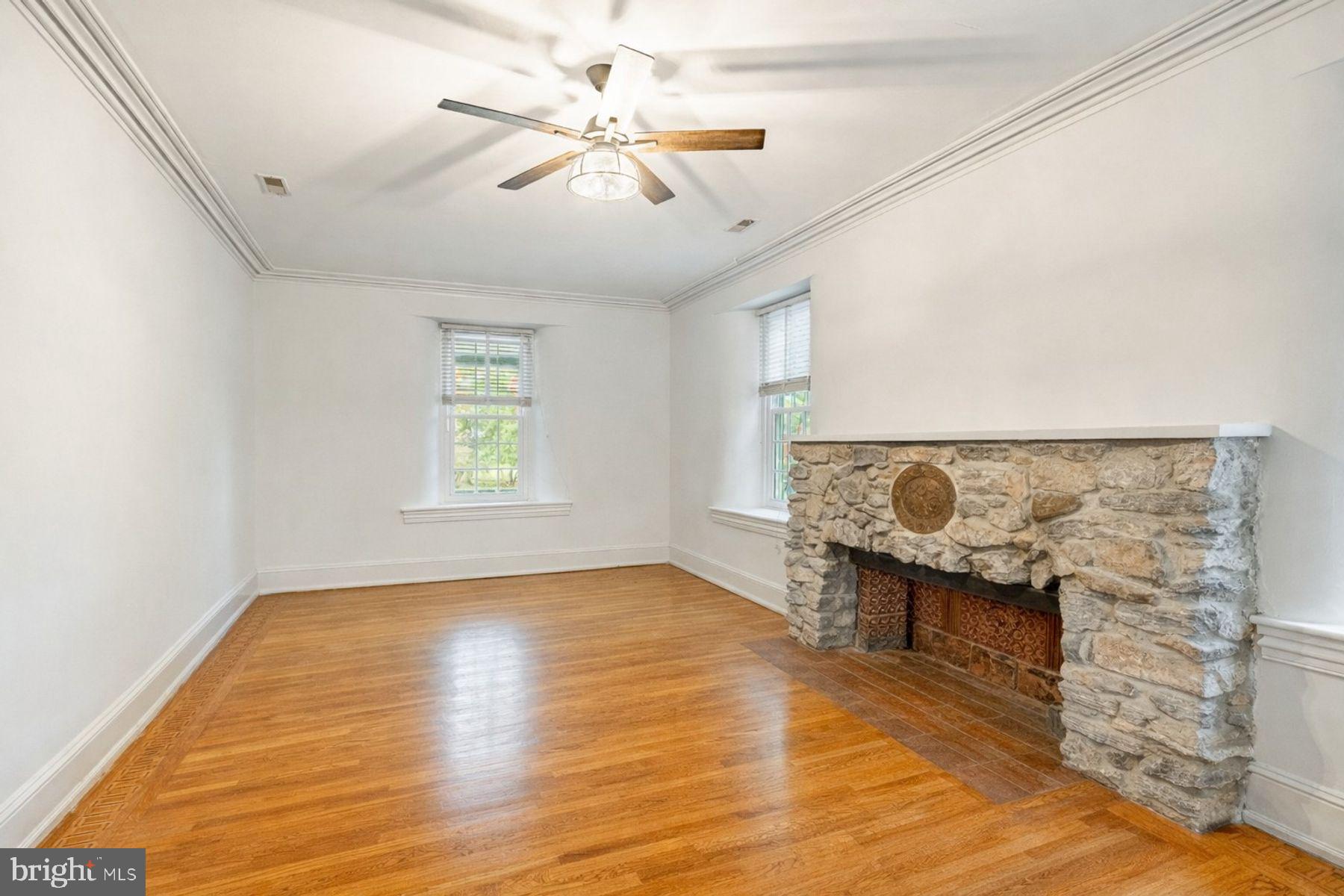 34 1/2 MARY JANE LANE