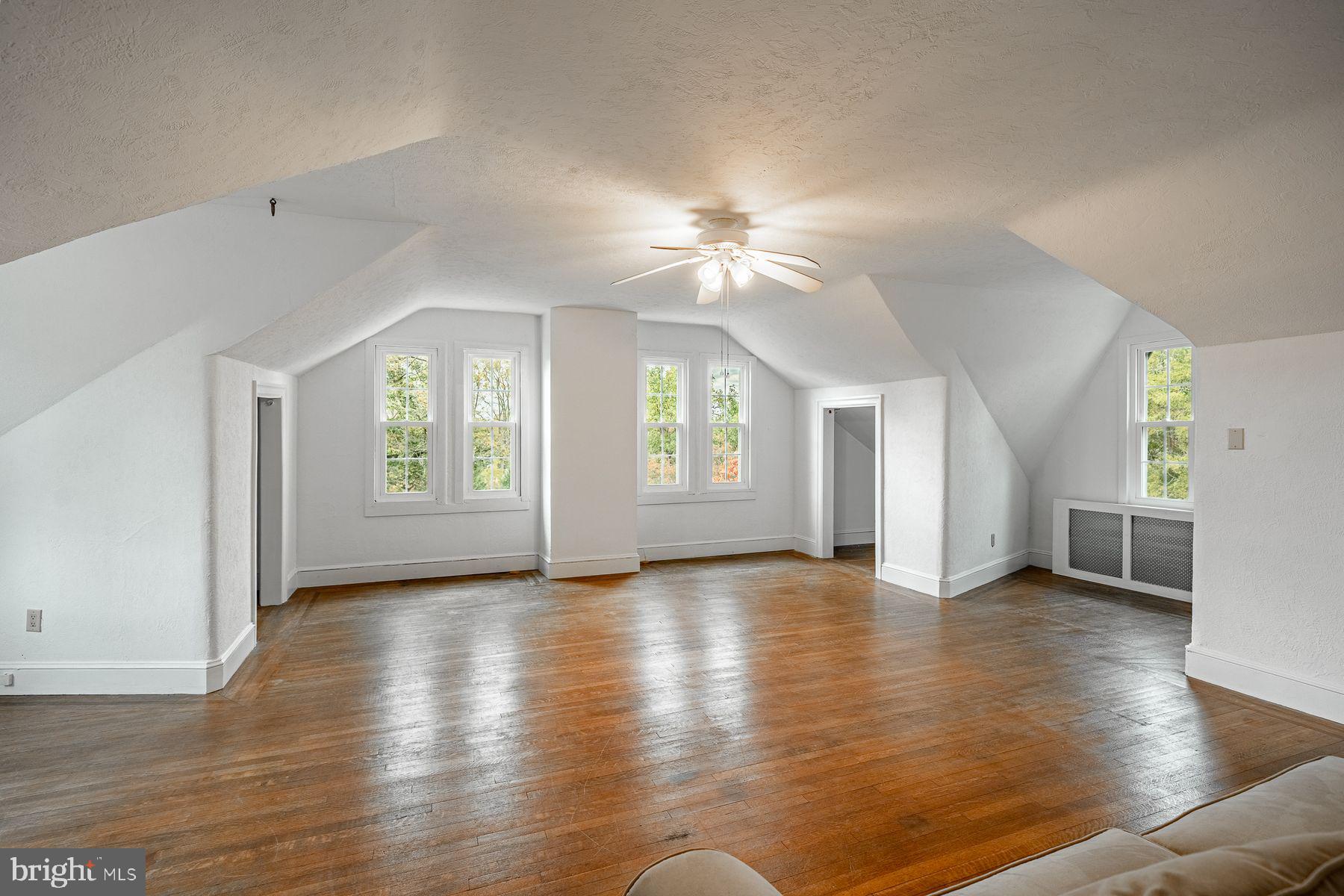 34 1/2 MARY JANE LANE