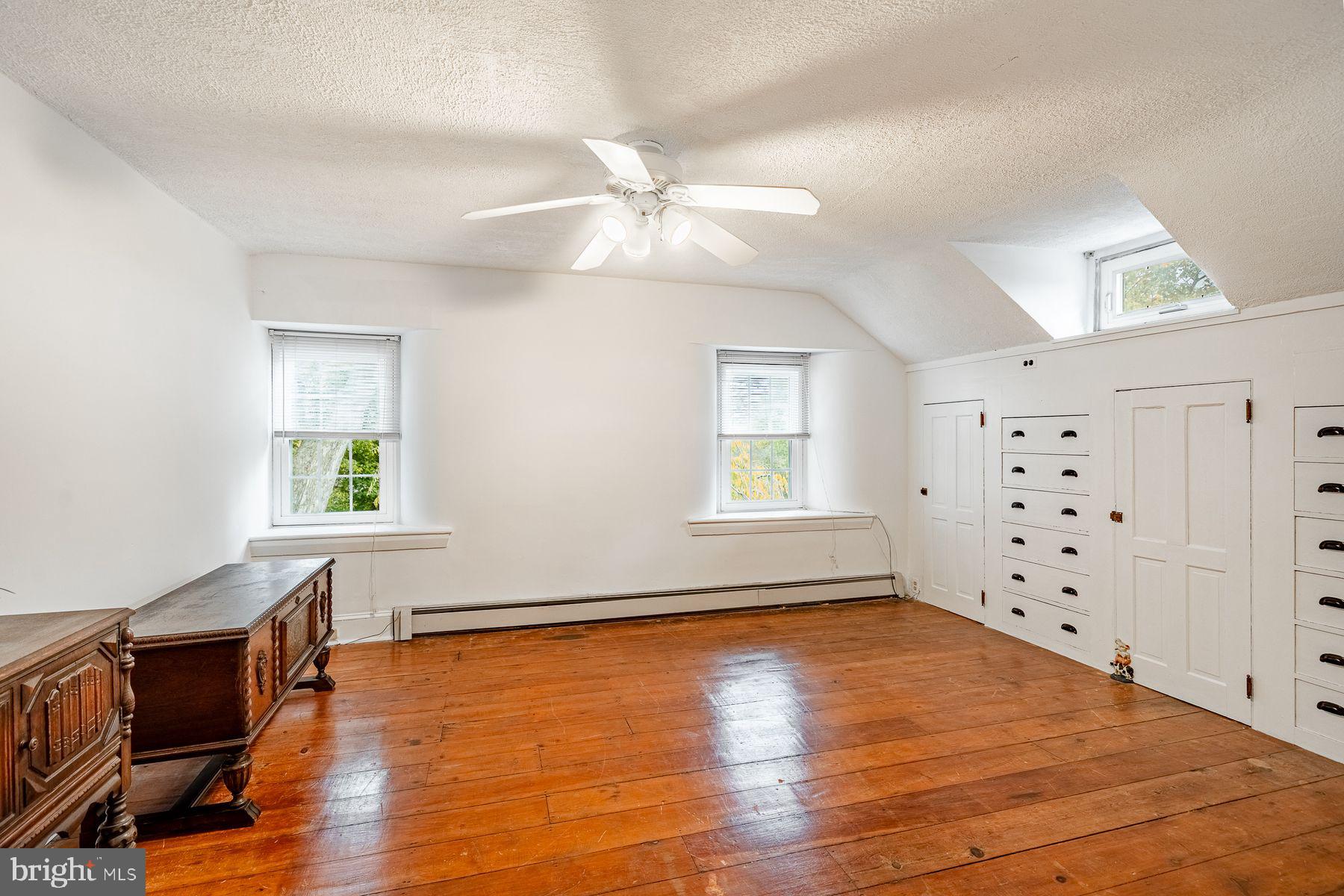 34 1/2 MARY JANE LANE