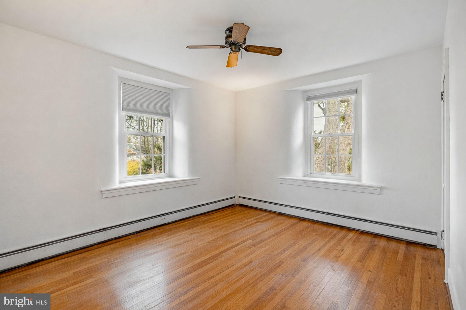 34 1/2 MARY JANE LANE