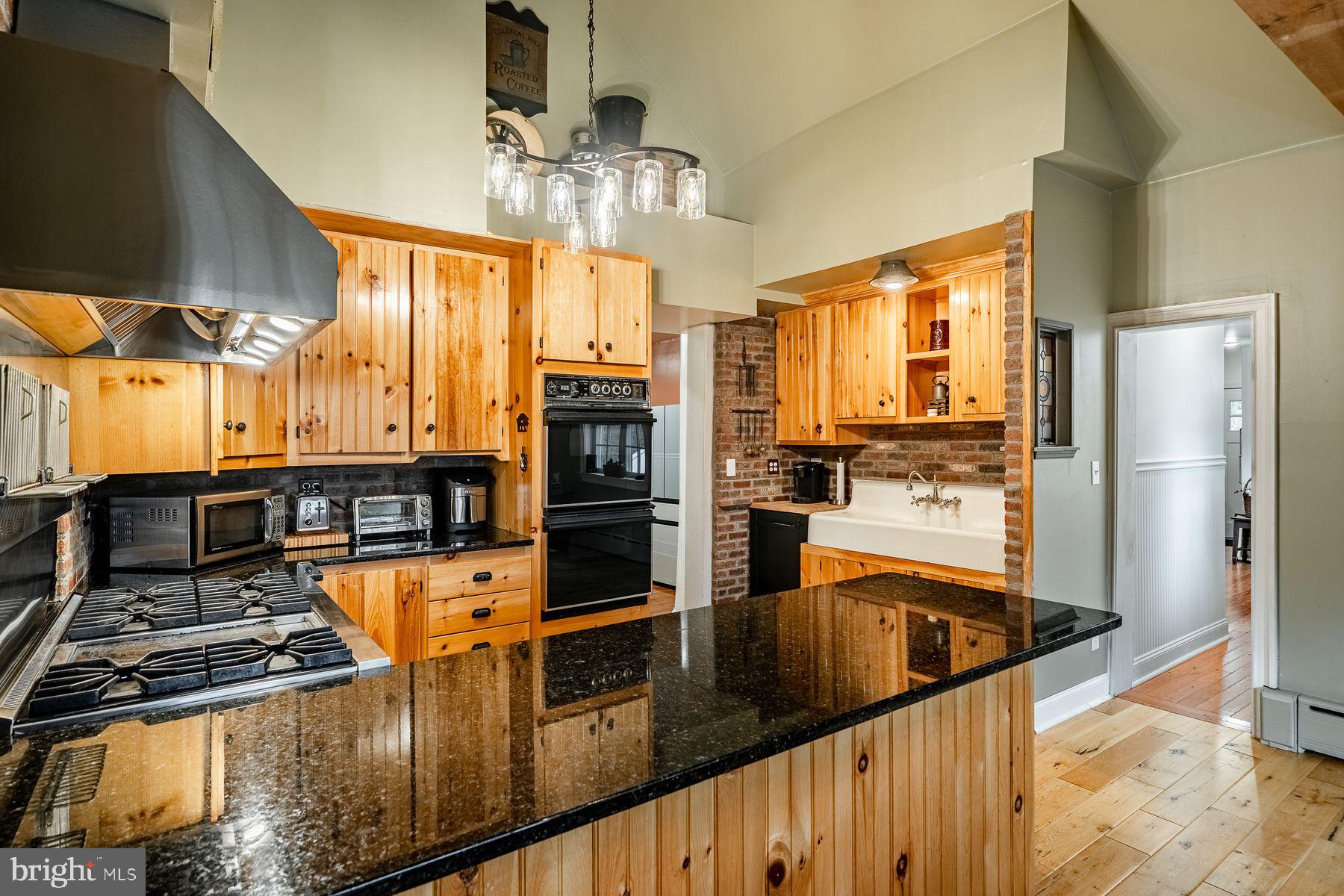 34 1/2 MARY JANE LANE