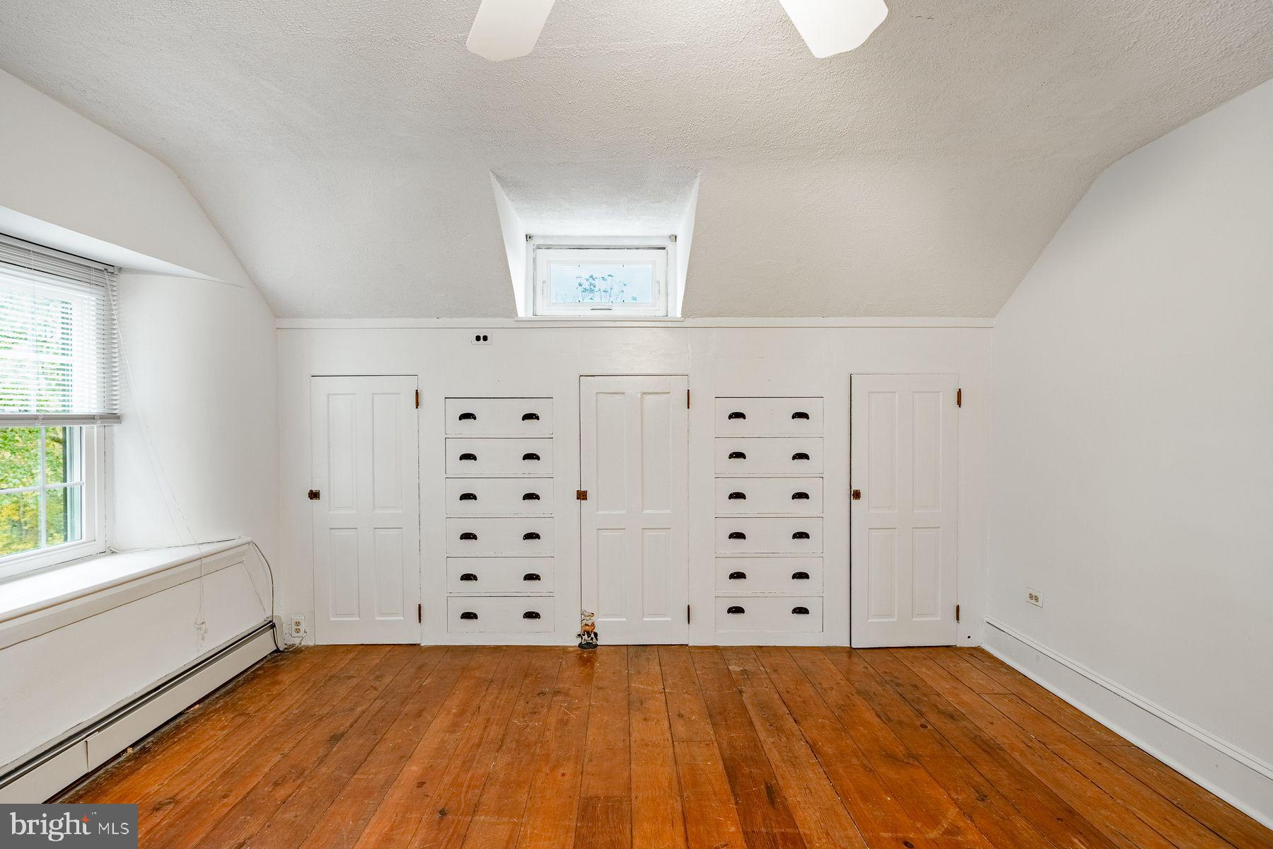 34 1/2 MARY JANE LANE