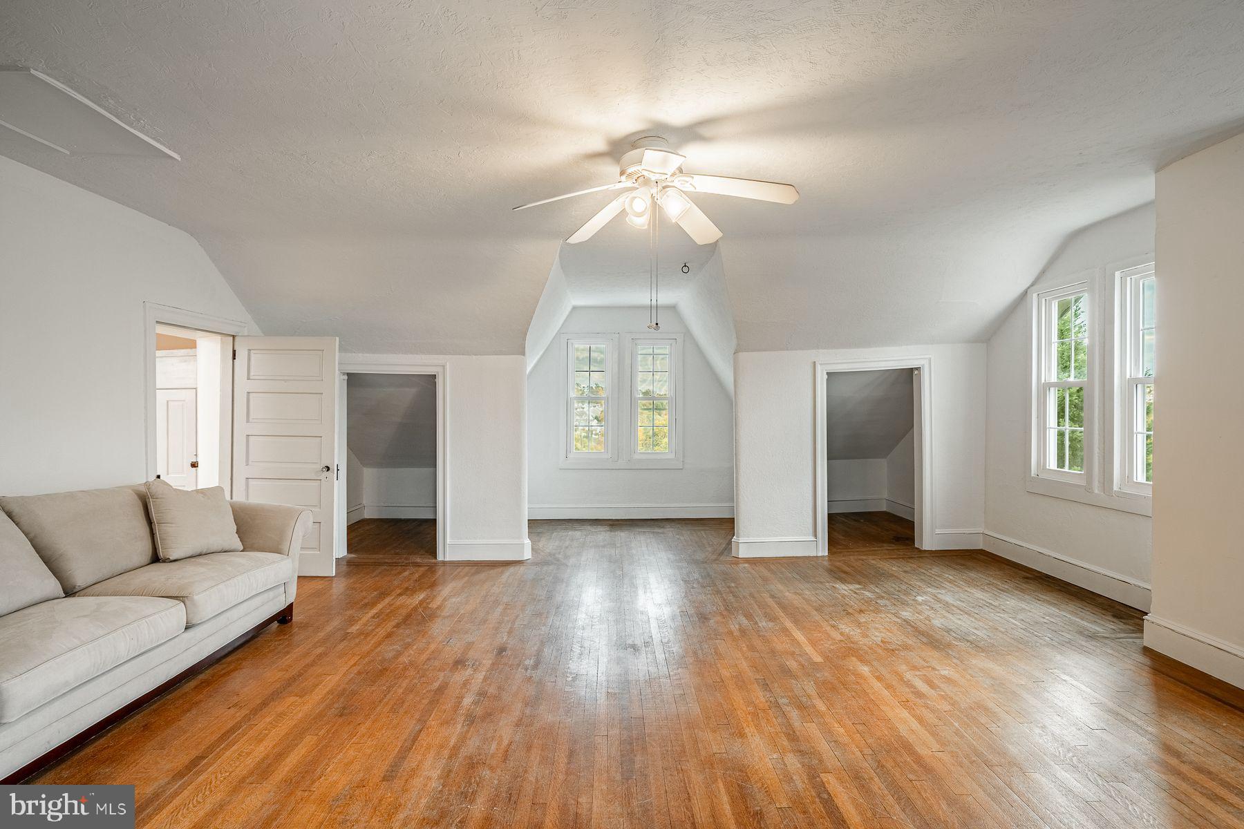 34 1/2 MARY JANE LANE