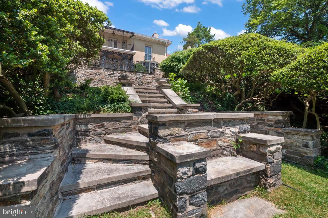 1539 Hampton