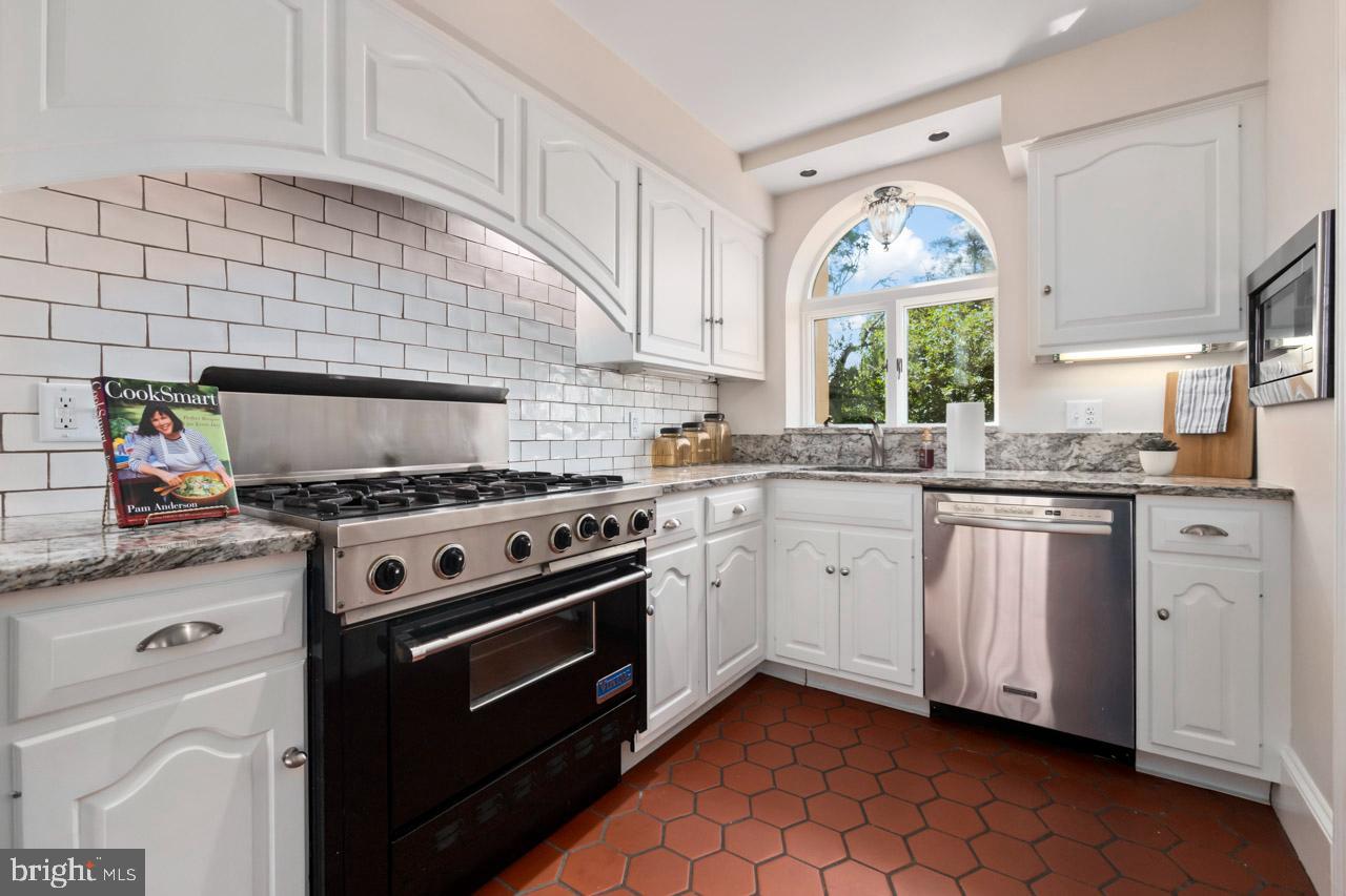 1539 Hampton