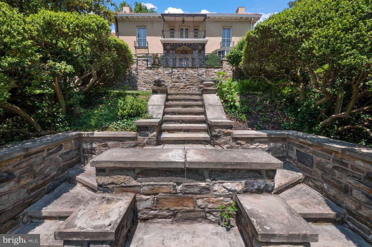 1539 Hampton