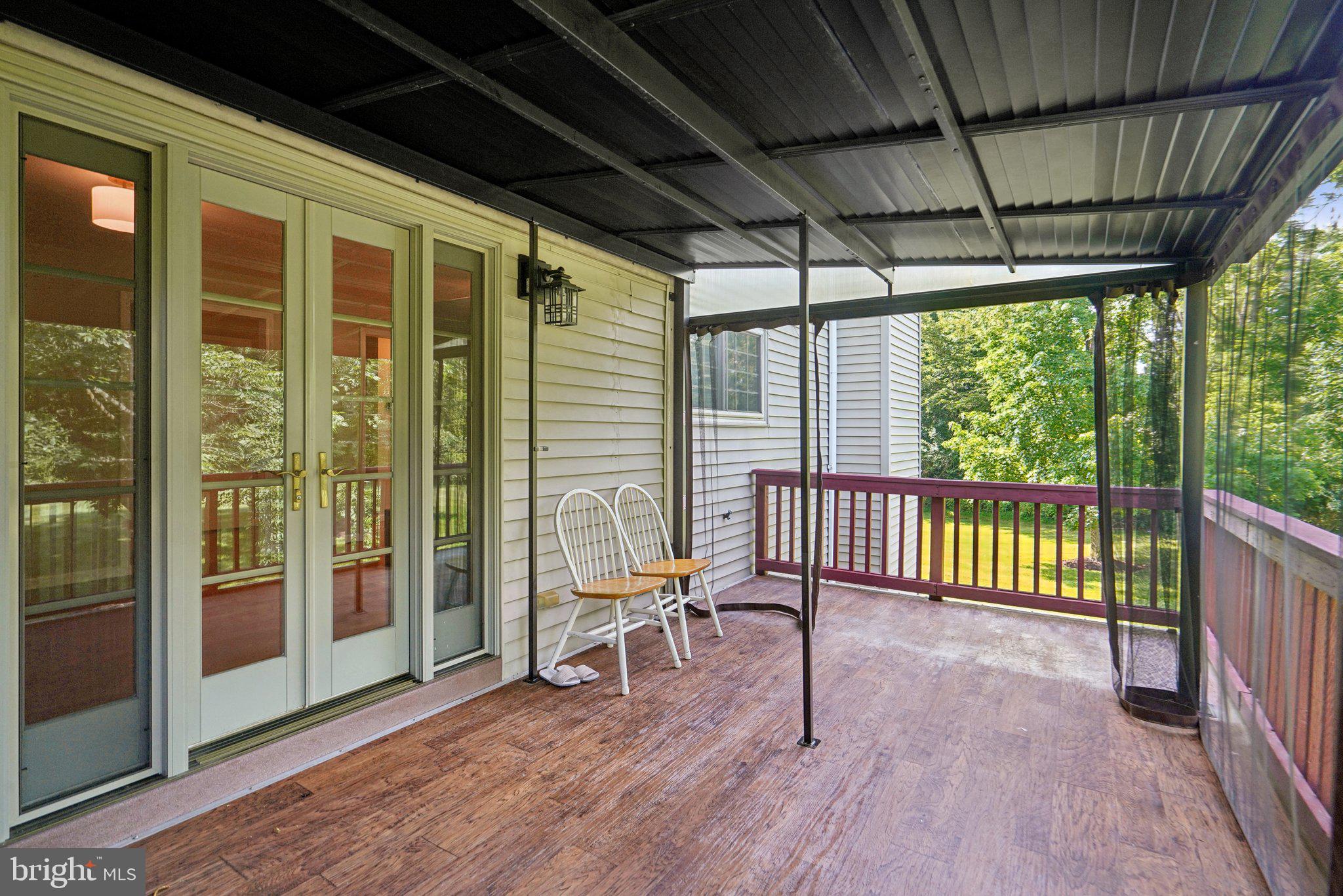 372 Pondview Dr