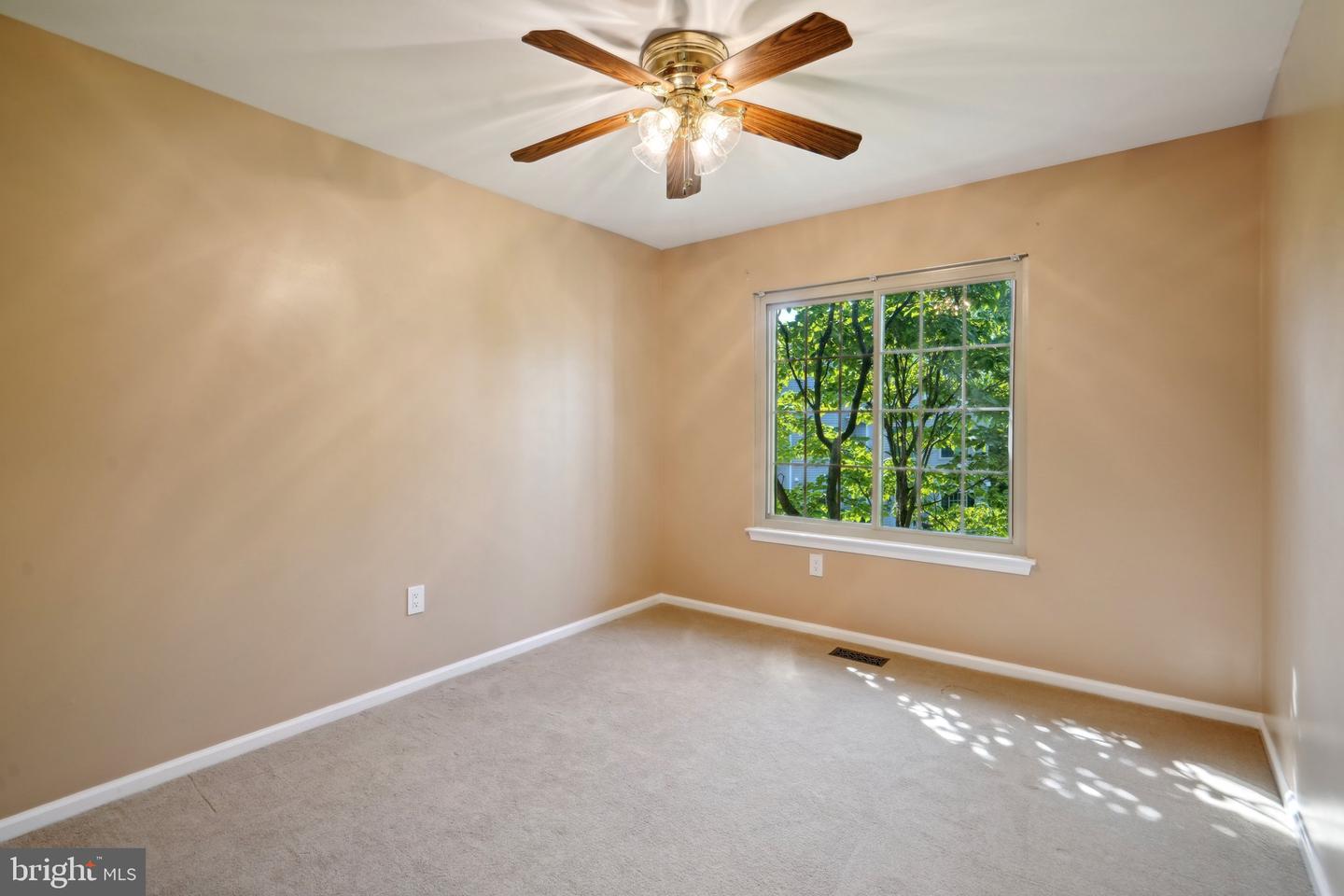 372 Pondview Dr