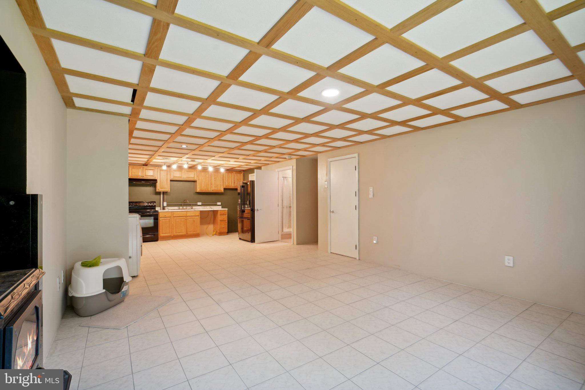 372 Pondview Dr